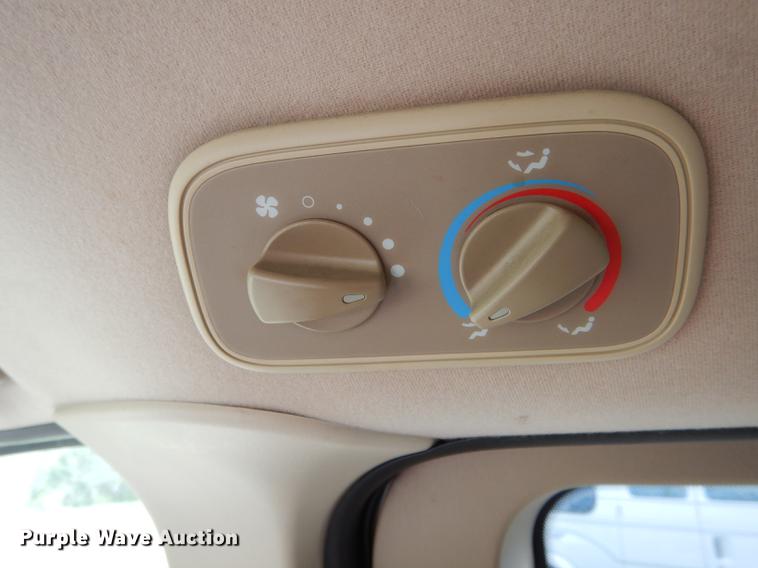 image for item DE8360 2001 Ford Windstar Limited van