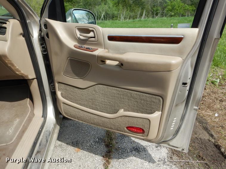 image for item DE8360 2001 Ford Windstar Limited van