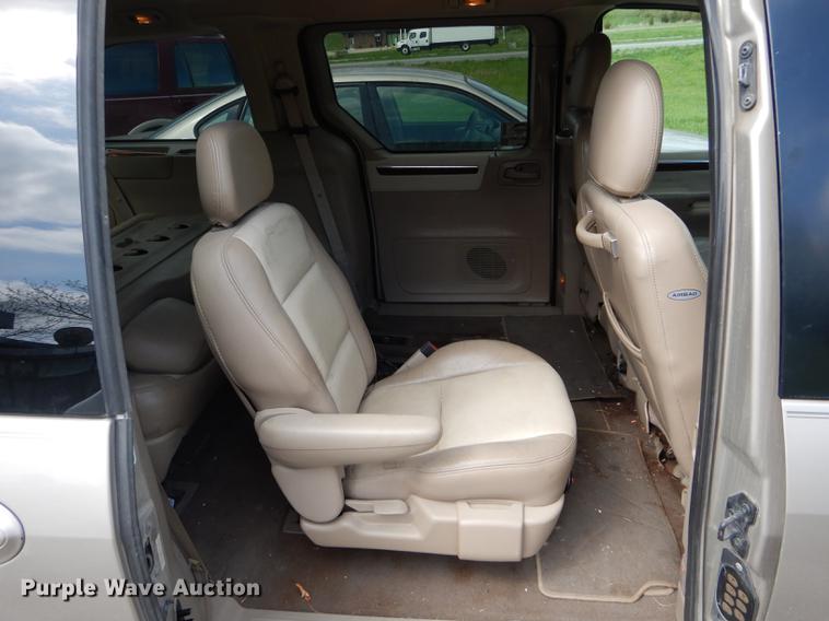 image for item DE8360 2001 Ford Windstar Limited van