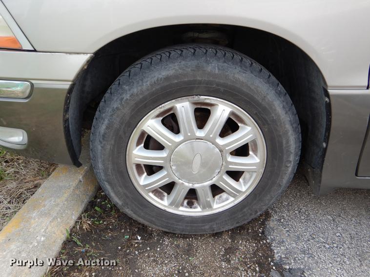 image for item DE8360 2001 Ford Windstar Limited van