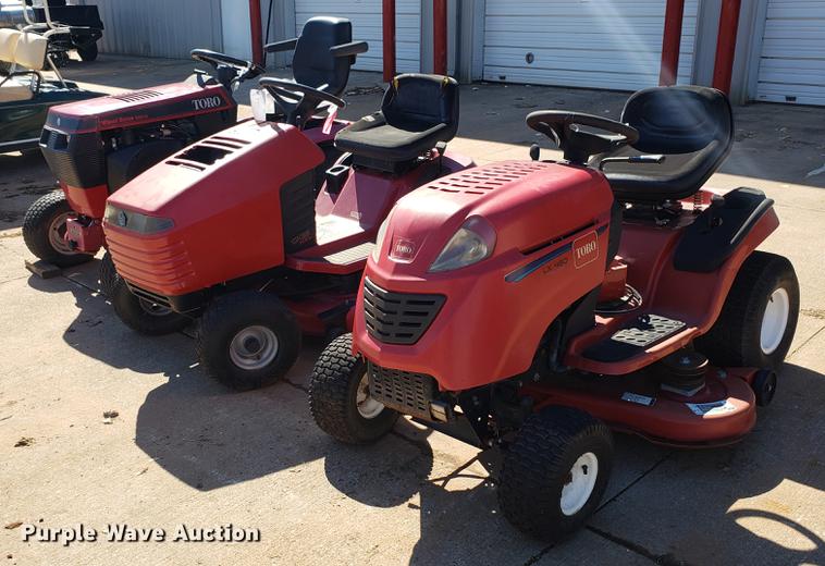 image for item DE9312 (3) lawn mowers