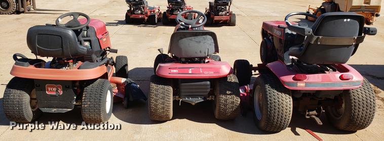 image for item DE9312 (3) lawn mowers