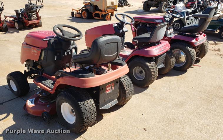 image for item DE9312 (3) lawn mowers