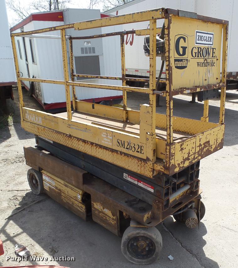 image for item DF0758 Grove SM2632E scissor lift