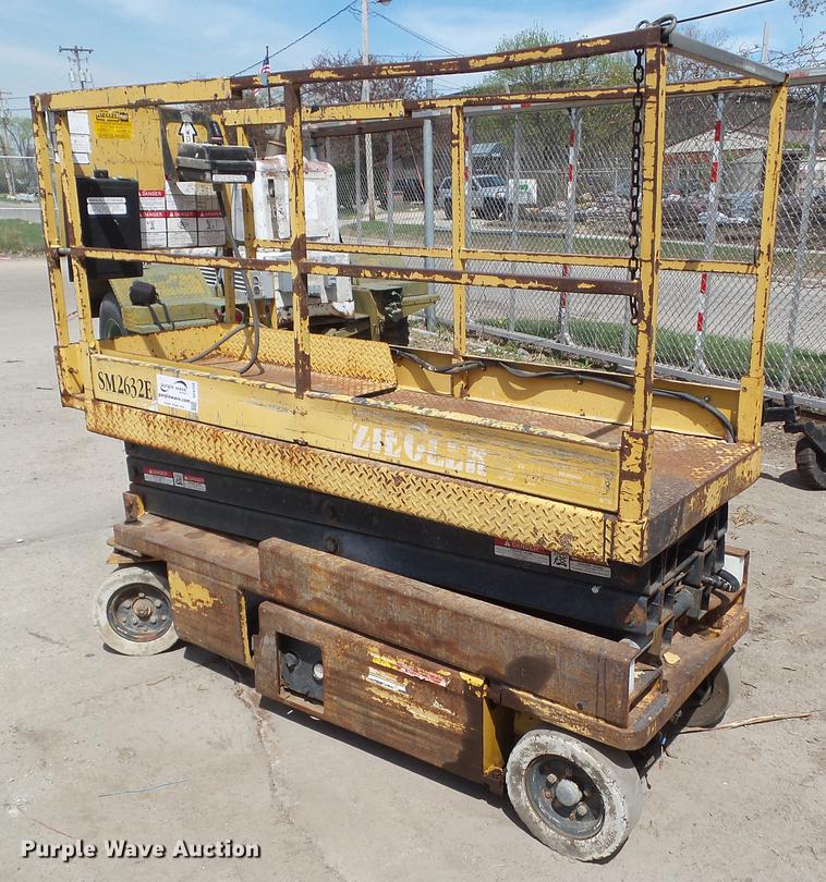 image for item DF0758 Grove SM2632E scissor lift