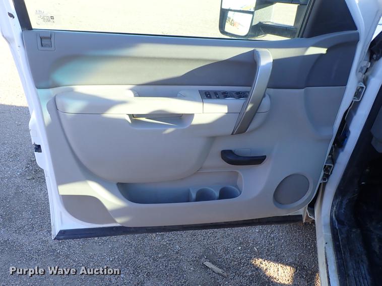 image for item DF1127 2012 GMC Sierra 2500HD Ext. Cab pickup truck