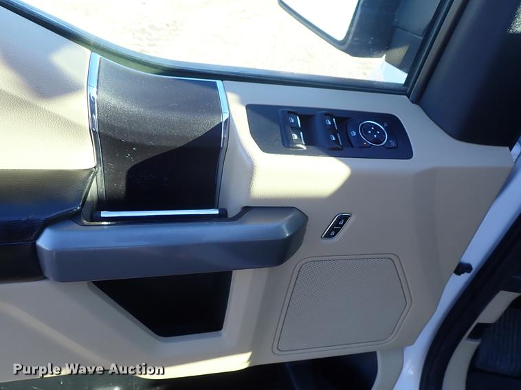 image for item DF1128 2015 Ford F150 SuperCrew pickup truck