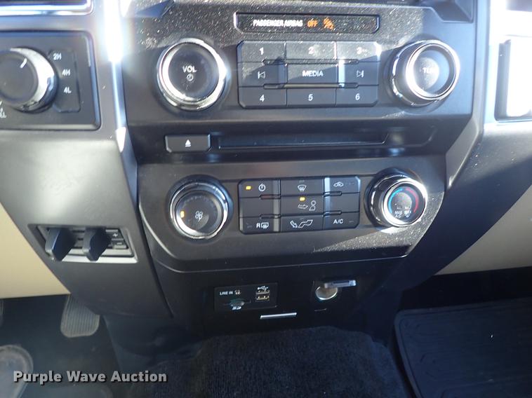 image for item DF1128 2015 Ford F150 SuperCrew pickup truck