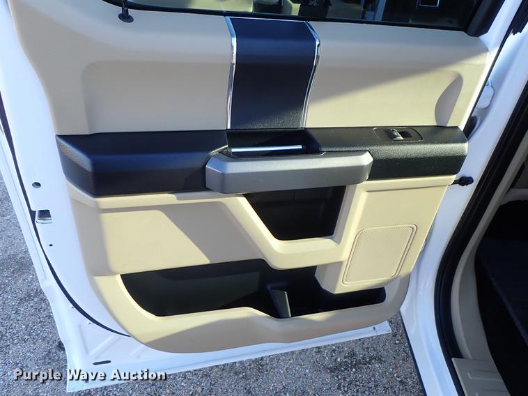 image for item DF1128 2015 Ford F150 SuperCrew pickup truck