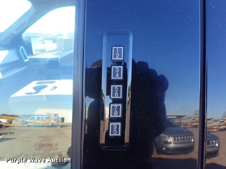 image for item DF1128 2015 Ford F150 SuperCrew pickup truck