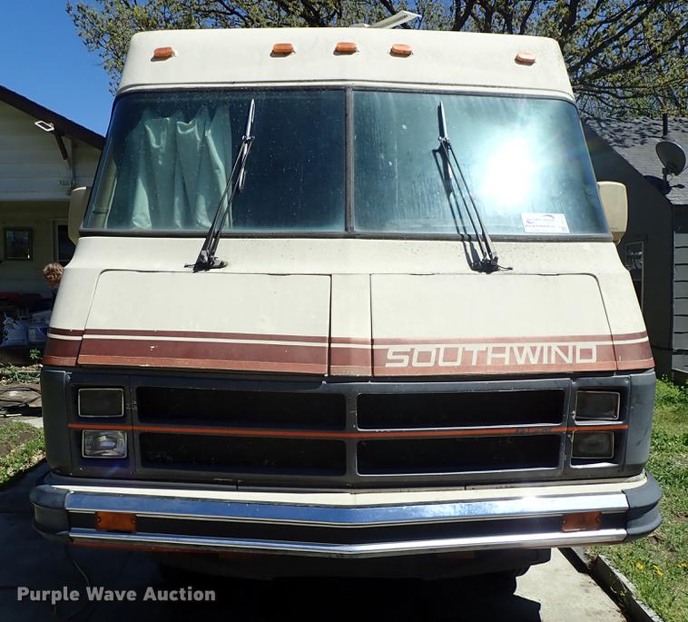image for item DF1132 1987 Chevrolet P30 Fleetwood Southwind RV