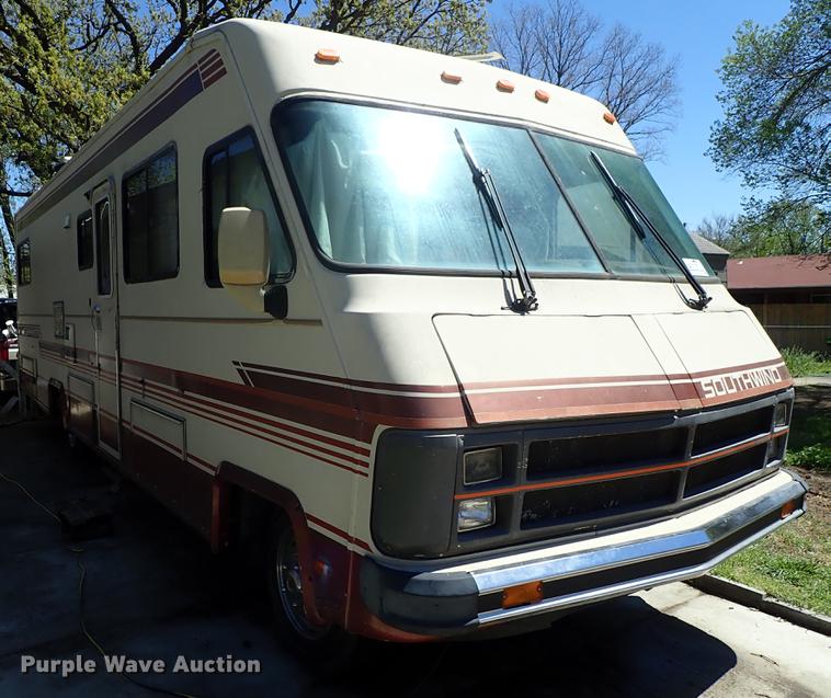 image for item DF1132 1987 Chevrolet P30 Fleetwood Southwind RV