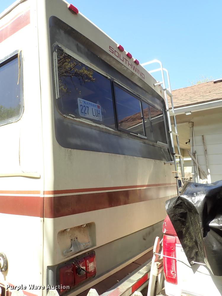 image for item DF1132 1987 Chevrolet P30 Fleetwood Southwind RV