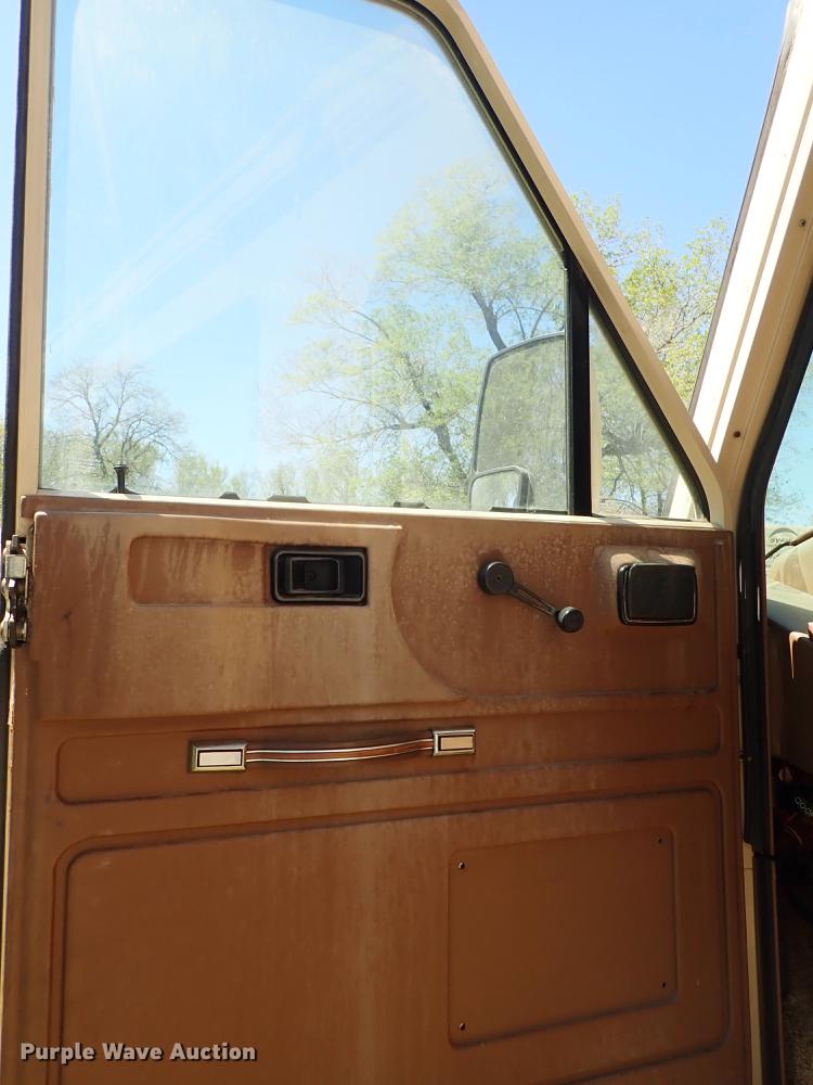 image for item DF1132 1987 Chevrolet P30 Fleetwood Southwind RV