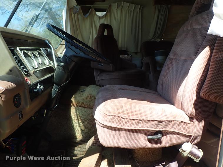 image for item DF1132 1987 Chevrolet P30 Fleetwood Southwind RV
