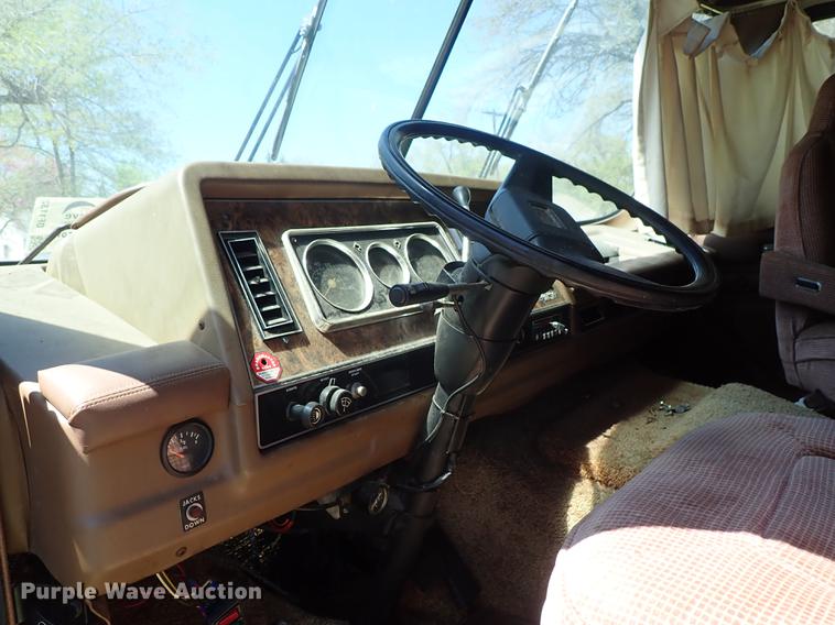 image for item DF1132 1987 Chevrolet P30 Fleetwood Southwind RV