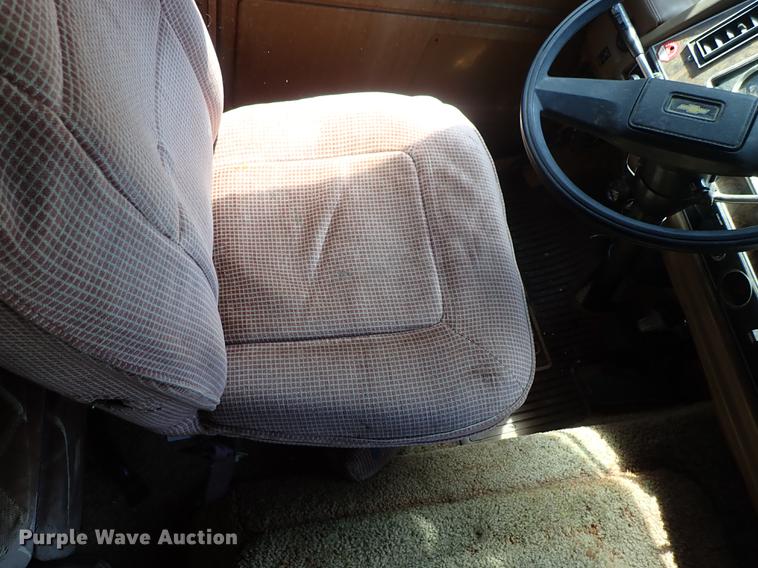 image for item DF1132 1987 Chevrolet P30 Fleetwood Southwind RV