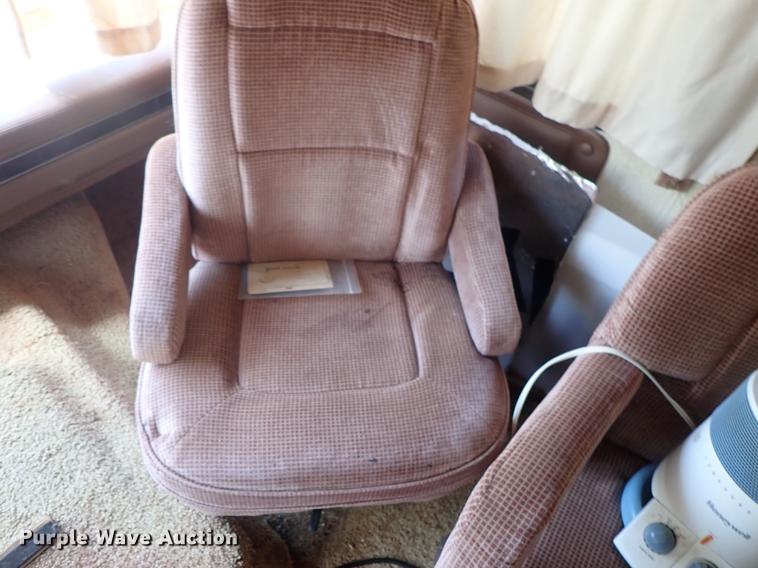 image for item DF1132 1987 Chevrolet P30 Fleetwood Southwind RV