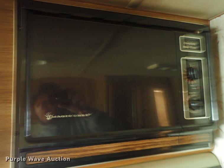 image for item DF1132 1987 Chevrolet P30 Fleetwood Southwind RV