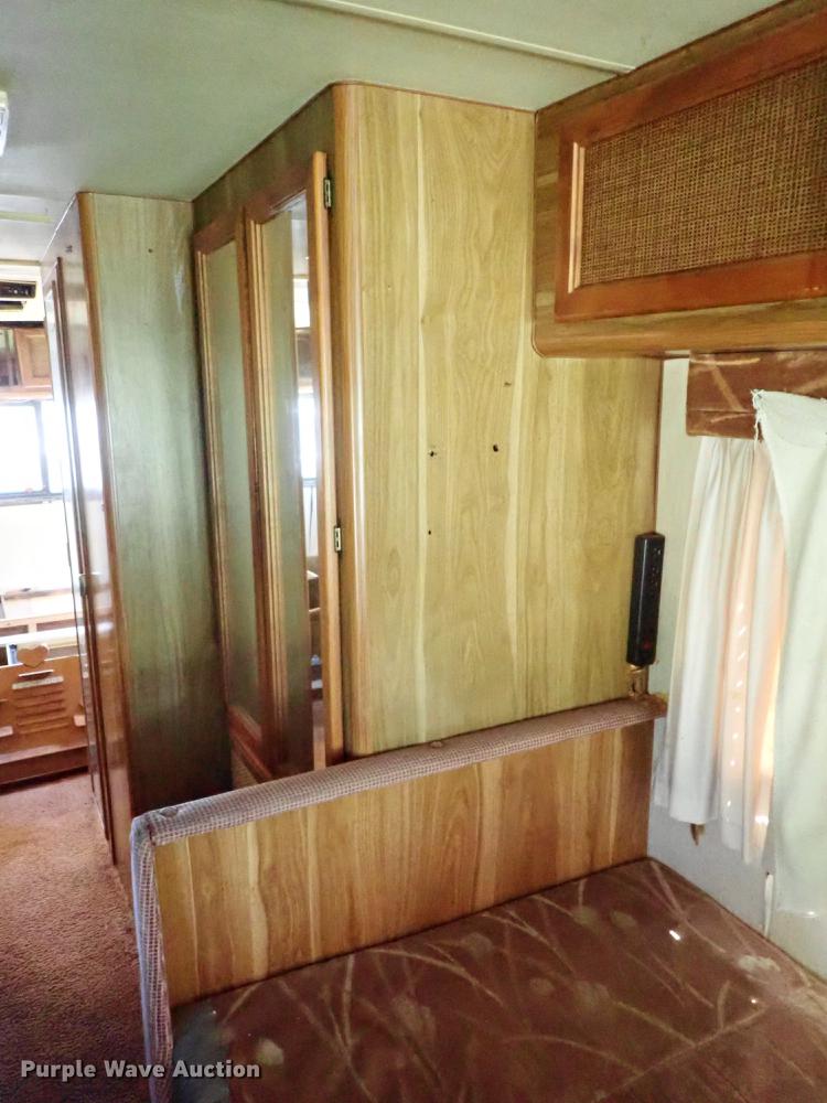 image for item DF1132 1987 Chevrolet P30 Fleetwood Southwind RV