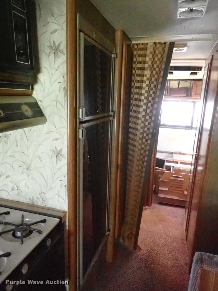 image for item DF1132 1987 Chevrolet P30 Fleetwood Southwind RV