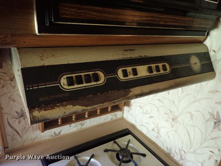 image for item DF1132 1987 Chevrolet P30 Fleetwood Southwind RV