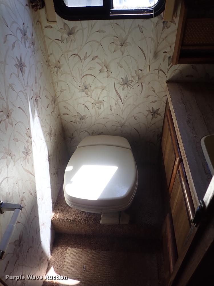 image for item DF1132 1987 Chevrolet P30 Fleetwood Southwind RV