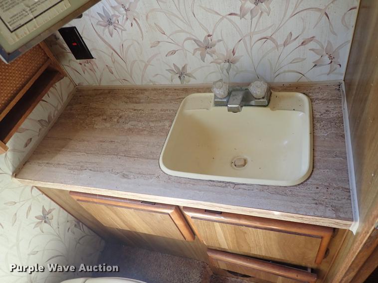 image for item DF1132 1987 Chevrolet P30 Fleetwood Southwind RV