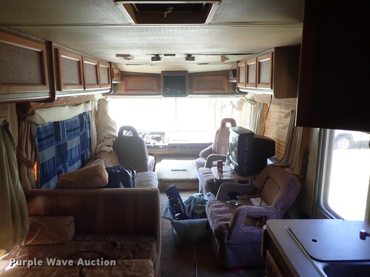 image for item DF1132 1987 Chevrolet P30 Fleetwood Southwind RV