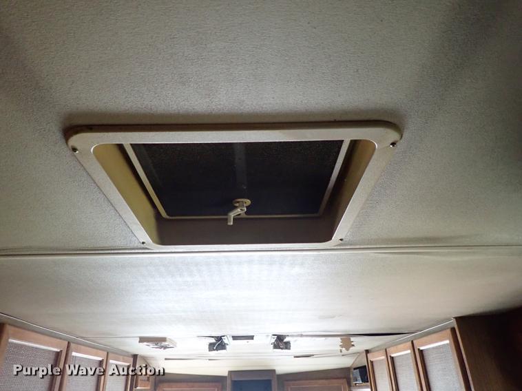 image for item DF1132 1987 Chevrolet P30 Fleetwood Southwind RV