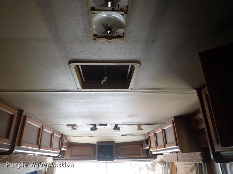 image for item DF1132 1987 Chevrolet P30 Fleetwood Southwind RV