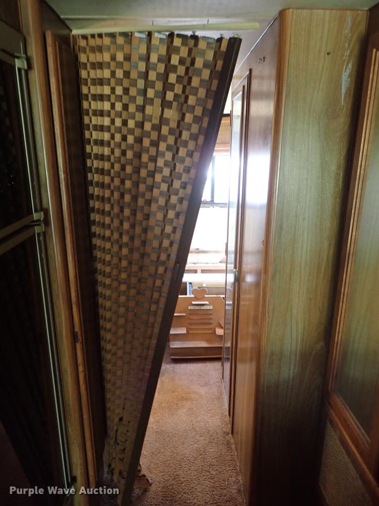 image for item DF1132 1987 Chevrolet P30 Fleetwood Southwind RV