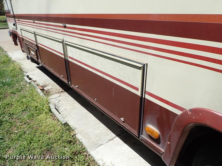 image for item DF1132 1987 Chevrolet P30 Fleetwood Southwind RV