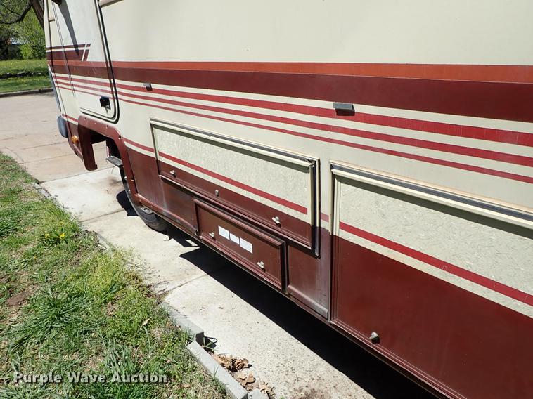 image for item DF1132 1987 Chevrolet P30 Fleetwood Southwind RV