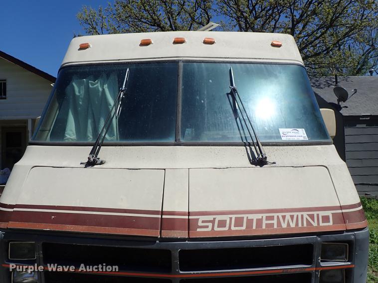 image for item DF1132 1987 Chevrolet P30 Fleetwood Southwind RV