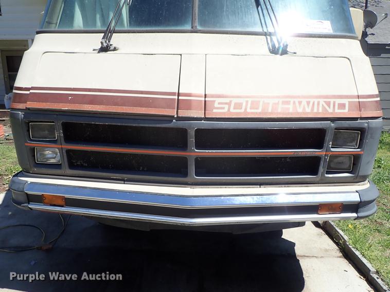 image for item DF1132 1987 Chevrolet P30 Fleetwood Southwind RV