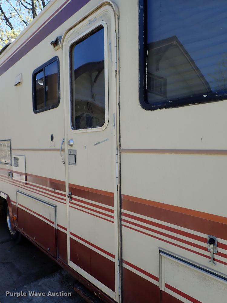 image for item DF1132 1987 Chevrolet P30 Fleetwood Southwind RV