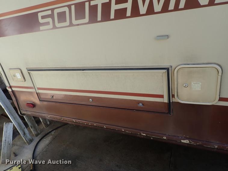 image for item DF1132 1987 Chevrolet P30 Fleetwood Southwind RV