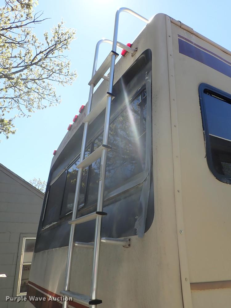 image for item DF1132 1987 Chevrolet P30 Fleetwood Southwind RV