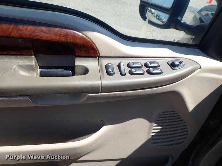 image for item DF1140 2004 Ford F250 Crew Cab pickup truck