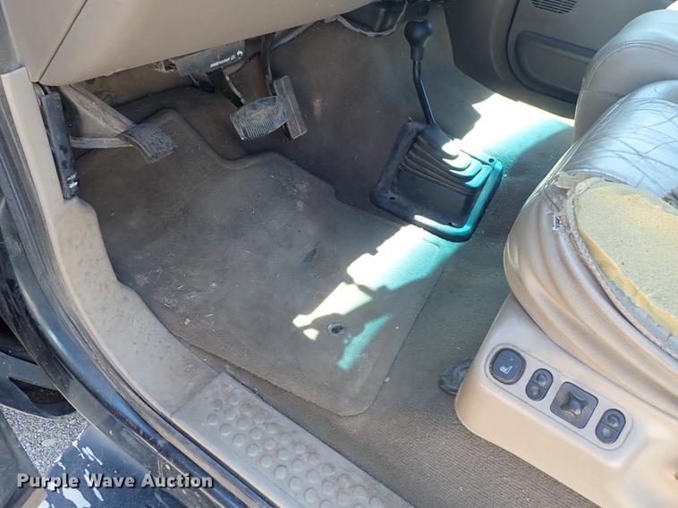 image for item DF1140 2004 Ford F250 Crew Cab pickup truck