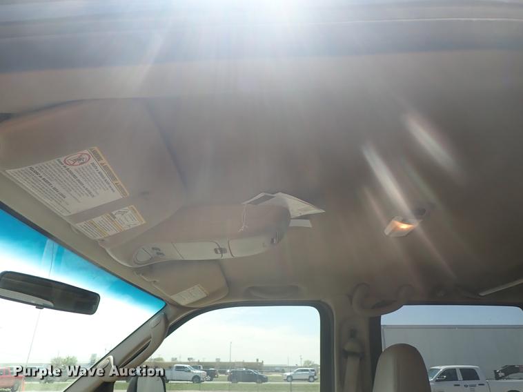 image for item DF1140 2004 Ford F250 Crew Cab pickup truck