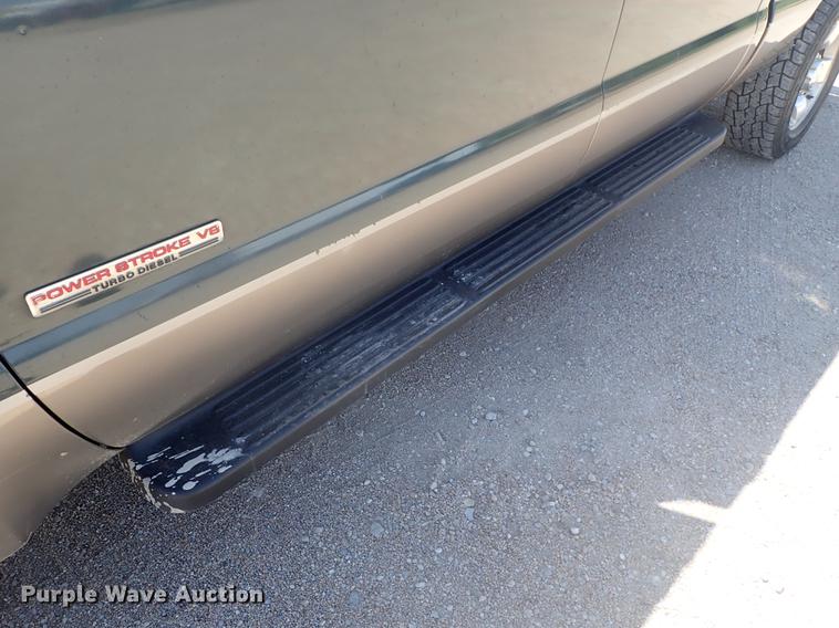 image for item DF1140 2004 Ford F250 Crew Cab pickup truck