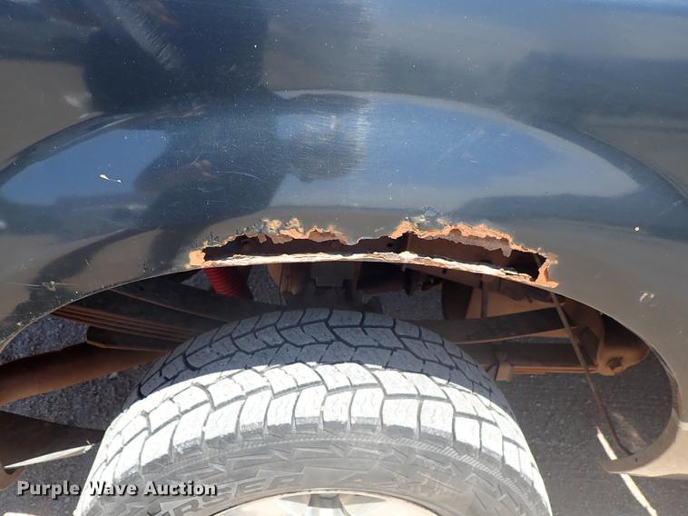 image for item DF1140 2004 Ford F250 Crew Cab pickup truck