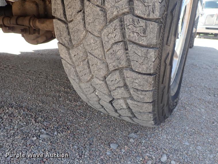 image for item DF1140 2004 Ford F250 Crew Cab pickup truck