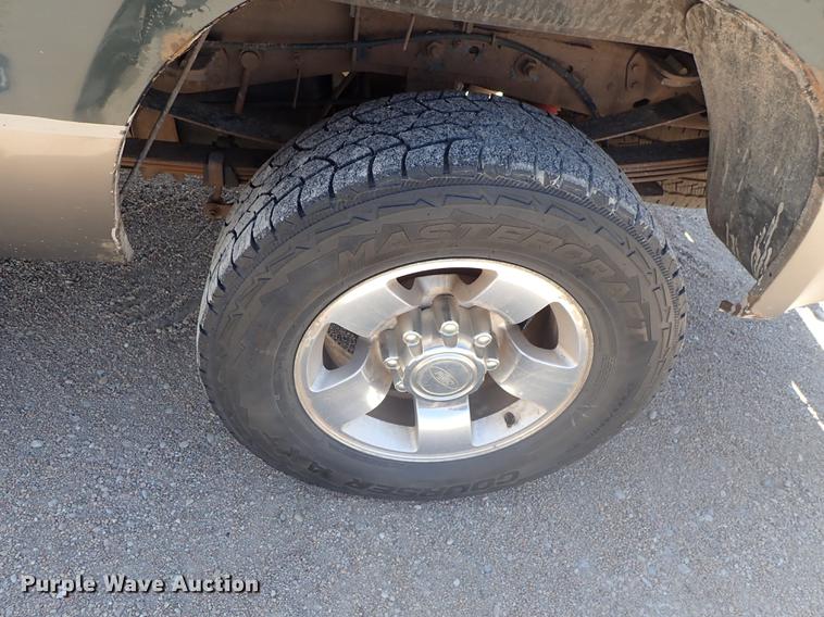 image for item DF1140 2004 Ford F250 Crew Cab pickup truck
