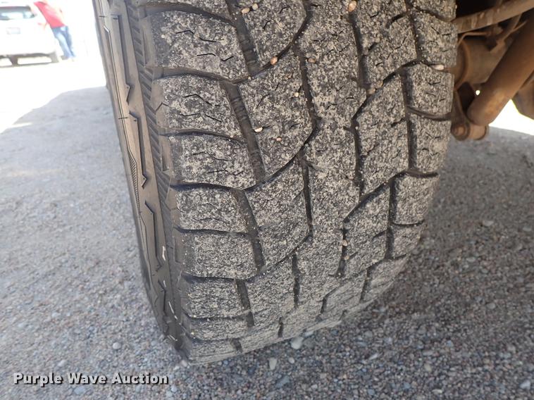 image for item DF1140 2004 Ford F250 Crew Cab pickup truck