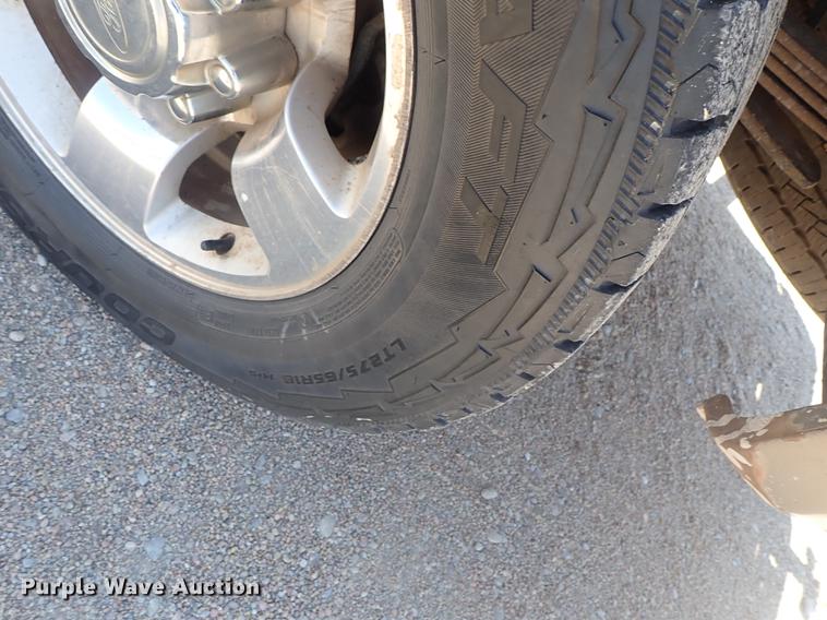 image for item DF1140 2004 Ford F250 Crew Cab pickup truck