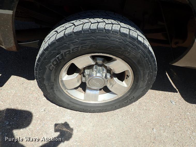 image for item DF1140 2004 Ford F250 Crew Cab pickup truck