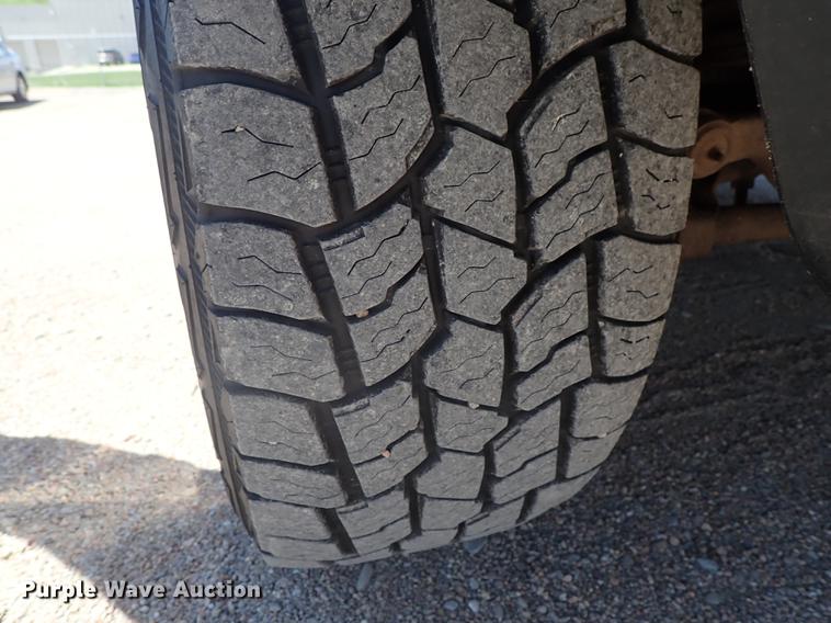 image for item DF1140 2004 Ford F250 Crew Cab pickup truck